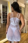 CAMISOLA FEITA EM TULE E RENDA-BOJO REMOVIVEL- DETALHE ALÇA DUPLA NAS COSTAS- POSSUI REGULAGEM- ACOMPANHA CALCINHA FIO Ref.: 2774