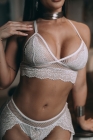 CROPPED SEM BOJO, FEITO EM ARRASTÃO E RENDA, POSSUI CALCINHA COM CINTA LIGA Ref.: 02376 TAM. G